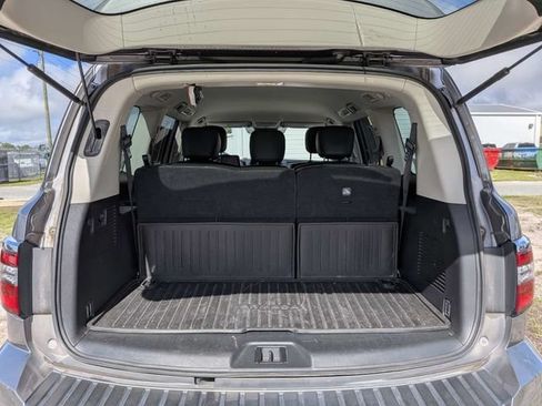 Used 2022 Nissan Armada SV w/ SV Appearance Package RWD image 11