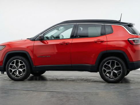 Used 2025 Jeep Compass Limited image 5