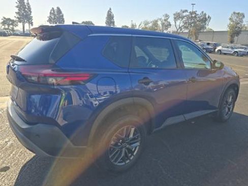 Used 2023 Nissan Rogue S FWD image 2