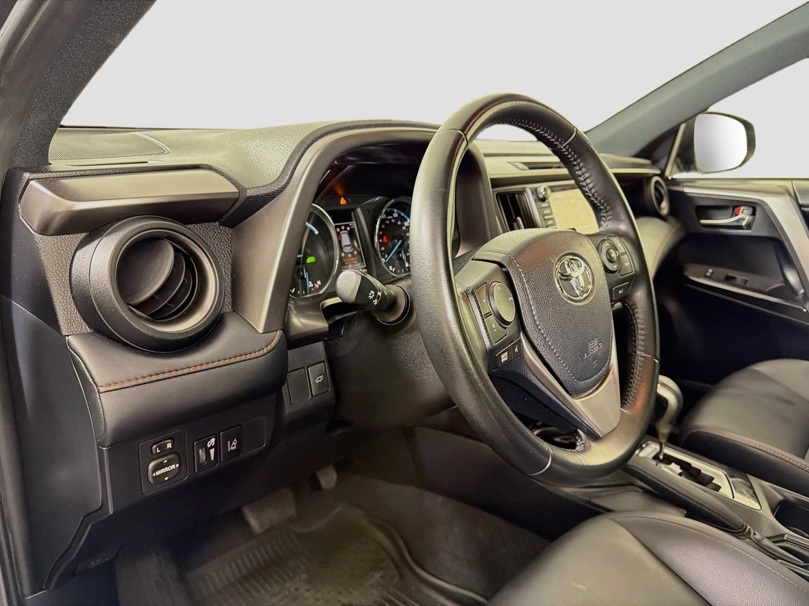Used 2018 Toyota RAV4 SE w/ Advanced Technology Package AWD/4WD image 10