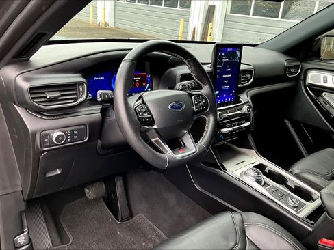 Certified 2022 Ford Explorer ST w/ Equipment Group 401A image 17