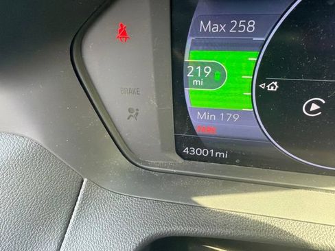 Used 2023 Chevrolet Bolt EUV LT w/ Driver Confidence Package FWD image 11