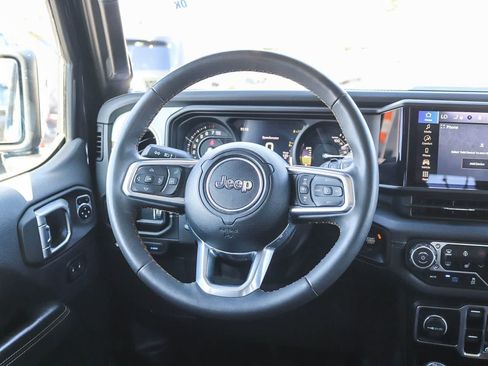Used 2024 Jeep Wrangler Unlimited Sahara AWD/4WD image 15