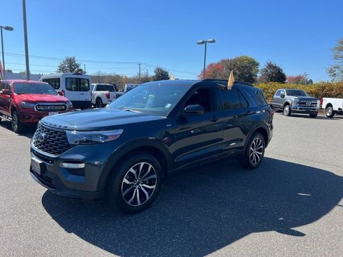 Certified 2022 Ford Explorer ST-Line image 3