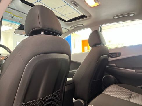 Used 2018 Hyundai Kona SEL w/ SEL Tech Package 02 FWD image 17