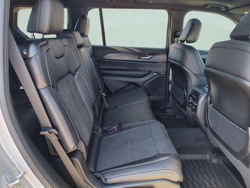 New 2025 Jeep Grand Cherokee L Altitude RWD image 32