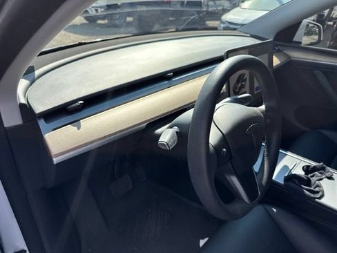 Used 2024 Tesla Model Y Long Range AWD/4WD image 14