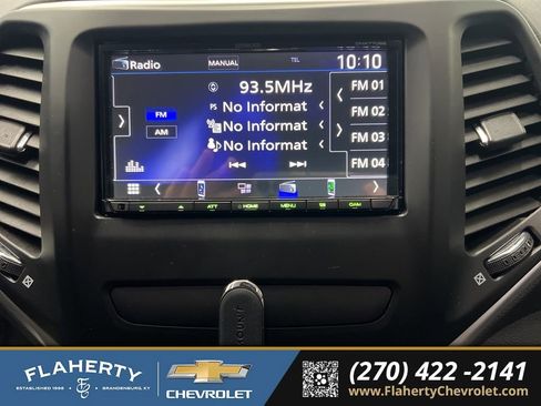 Used 2018 Jeep Cherokee Latitude w/ Altitude Package image 28