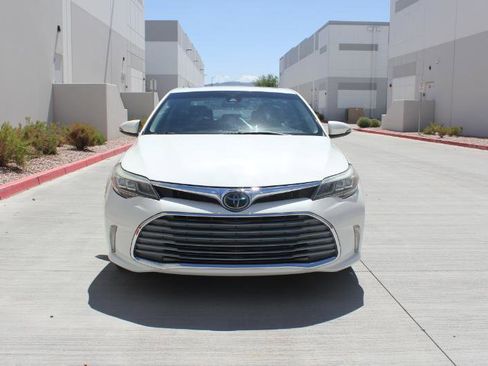 Used 2018 Toyota Avalon Touring image 2