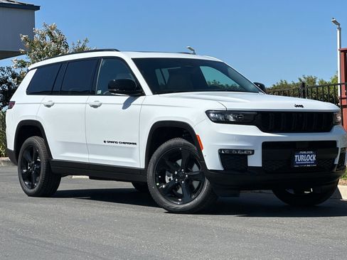 New 2025 Jeep Grand Cherokee L Limited w/ Luxury Tech Group II image 2