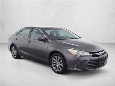 Used 2016 Toyota Camry XLE image 3
