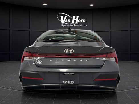 Used 2024 Hyundai Elantra SEL w/ Convenience Package FWD image 6