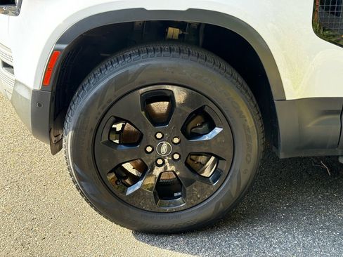 Used 2023 Land Rover Defender 110 S image 4