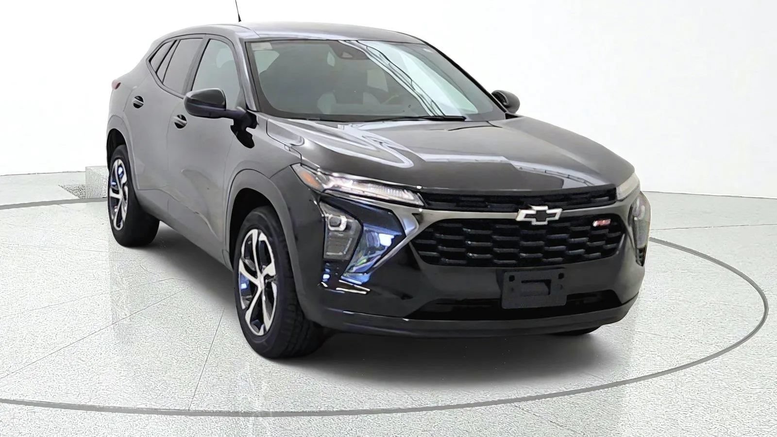 Used 2024 Chevrolet Trax RS w/ Driver Confidence Package FWD image 2