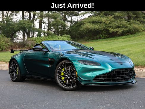 Used 2023 Aston Martin V8 Vantage Roadster RWD image 1