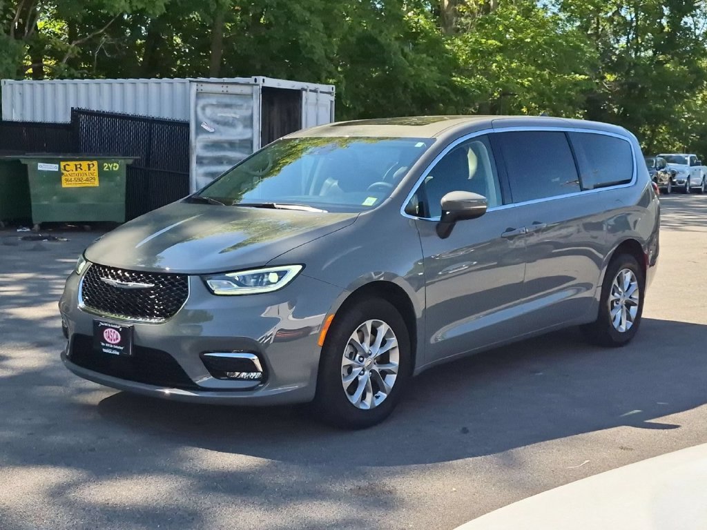 Used 2023 Chrysler Pacifica Touring-L AWD/4WD image 11