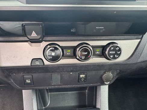 Used 2018 Toyota Tacoma SR w/ SR Convenience Package image 13