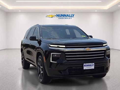 Used 2025 Chevrolet Traverse High Country FWD image 6