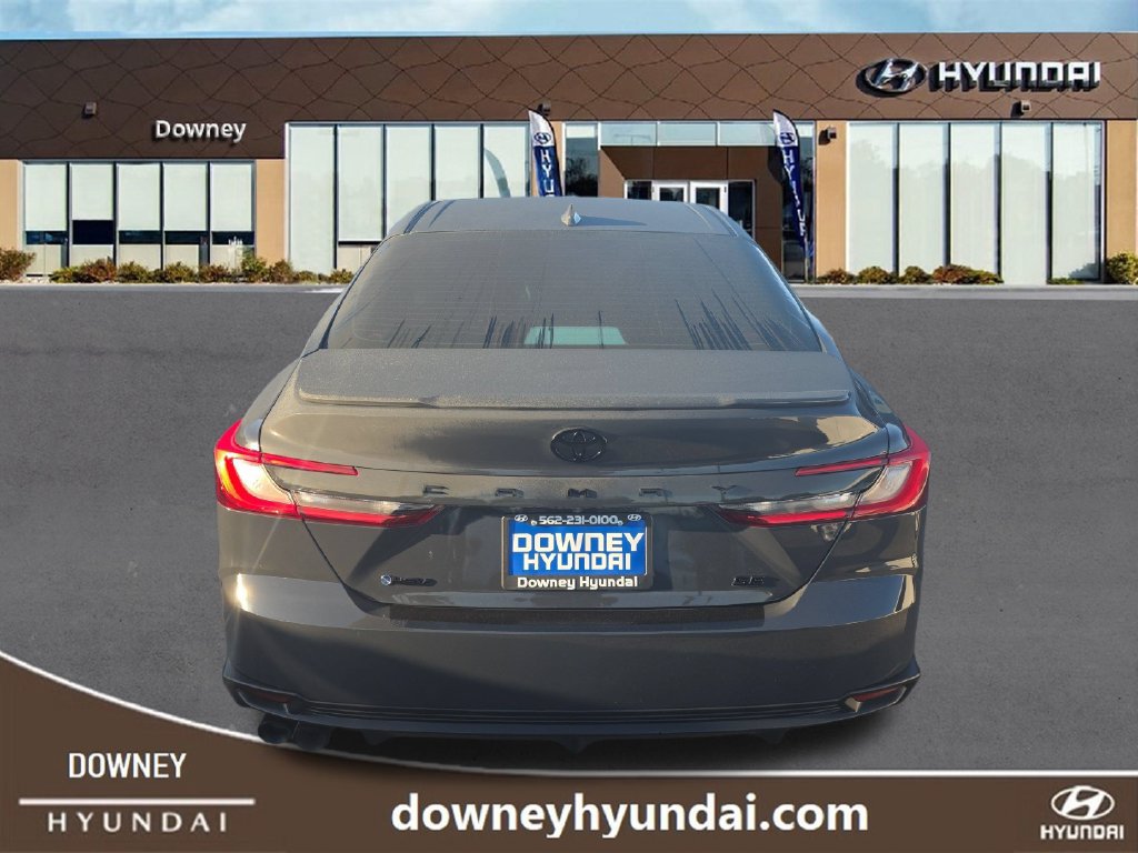 Used 2025 Toyota Camry SE w/ Convenience Package FWD image 4