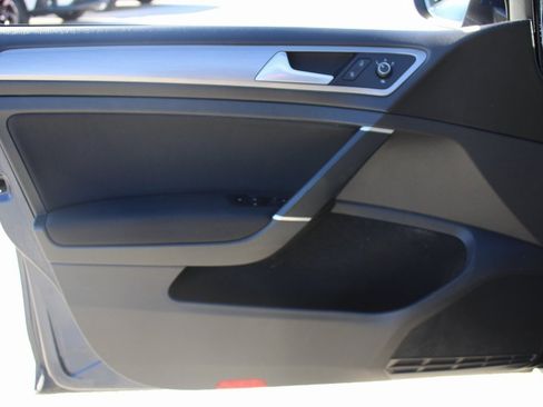 Used 2016 Volkswagen Golf S image 9