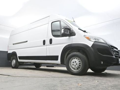 Used 2025 RAM ProMaster 2500 w/ Convenience Group image 30