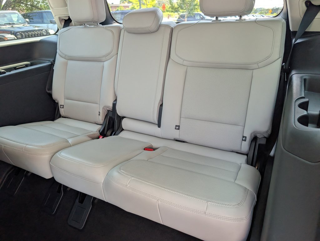 Used 2025 Ford Expedition Platinum w/ Driver's Package AWD/4WD image 22