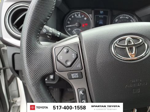 Used 2022 Toyota Tacoma TRD Off-Road AWD/4WD image 18