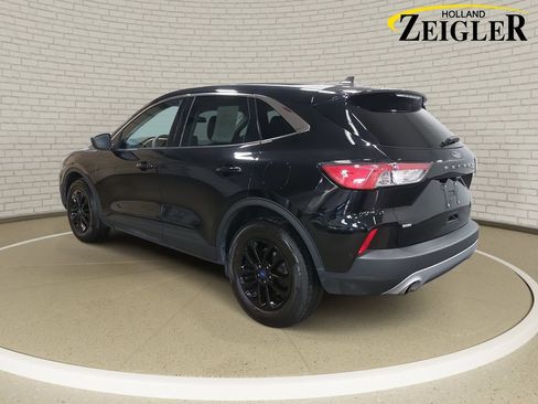 Used 2022 Ford Escape SE image 7