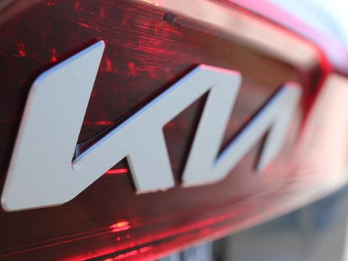 Used 2024 Kia Carnival SX Prestige image 7