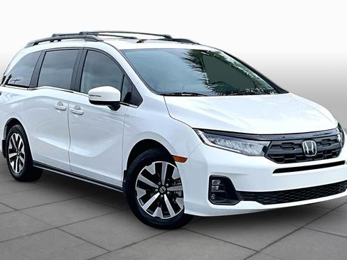 Certified 2025 Honda Odyssey EX-L image 3