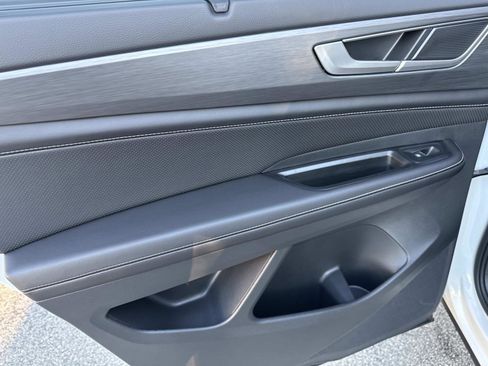 New 2026 Volkswagen Atlas Cross Sport SE image 9