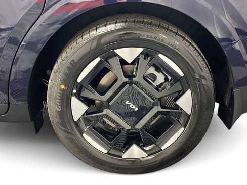 New 2026 Kia Carnival EX FWD image 32