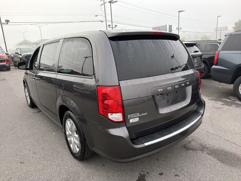 Used 2018 Dodge Grand Caravan SE FWD image 8