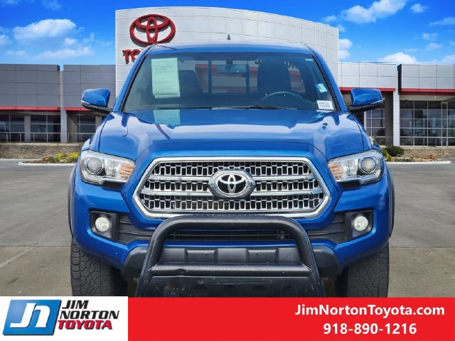 Used 2017 Toyota Tacoma TRD Off-Road w/ Tow Package AWD/4WD image 2