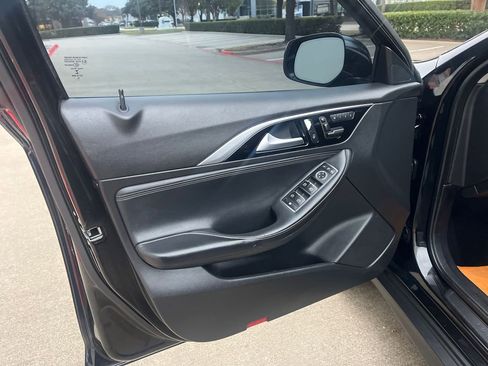 Used 2017 INFINITI QX30 Premium w/ Cargo Package image 12