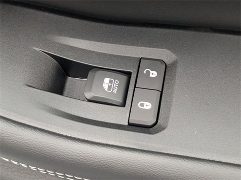 New 2025 Jeep Grand Cherokee L Laredo image 33