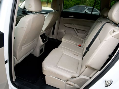 Used 2020 Volkswagen Atlas SE w/ Panoramic Sunroof Package image 34