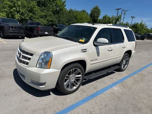 Used 2013 Cadillac Escalade Premium AWD/4WD image 16