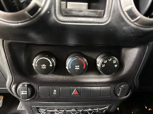 Used 2018 Jeep Wrangler Sport w/ Connectivity Group AWD/4WD image 20