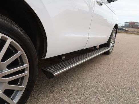 Used 2024 Ford Expedition Limited image 13