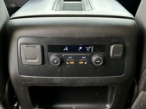 Used 2020 Chevrolet Suburban Premier image 17