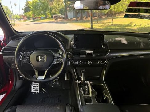 Used 2018 Honda Accord Sport image 16