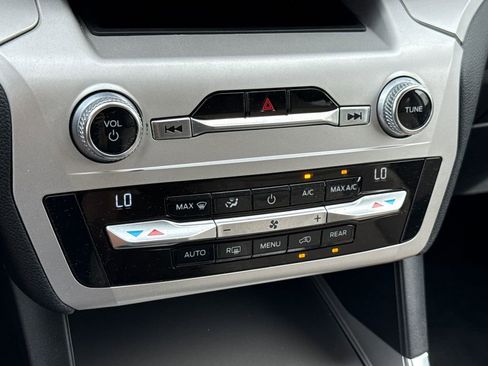 Certified 2020 Ford Explorer XLT w/ Equipment Group 202A image 22