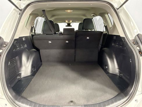 Used 2018 Toyota RAV4 LE w/ All Weather Liner Package AWD/4WD image 32