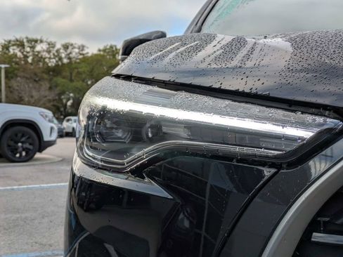 Used 2023 Toyota Corolla Cross XLE w/ Convenience Package image 10