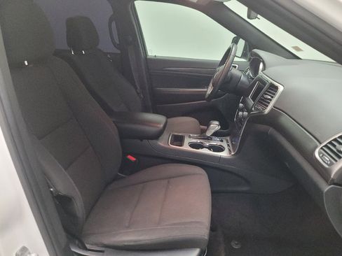 Used 2018 Jeep Grand Cherokee Laredo RWD image 21