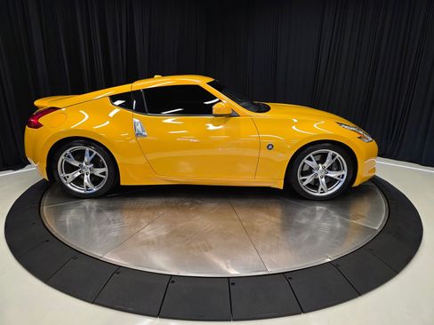 Used 2009 Nissan 370Z Touring w/ Sport Pkg RWD image 15