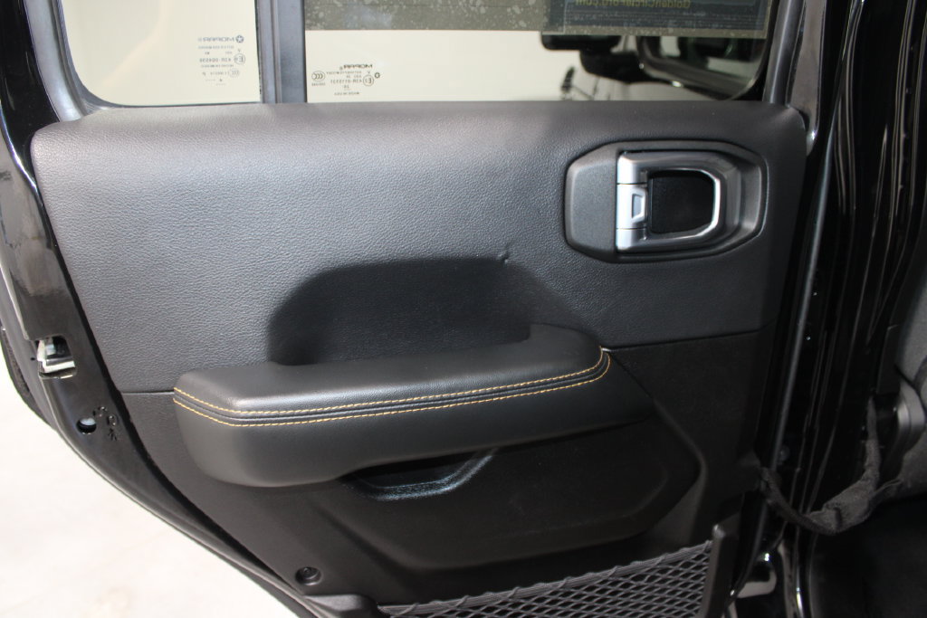 Used 2025 Jeep Wrangler Unlimited Sahara AWD/4WD image 21
