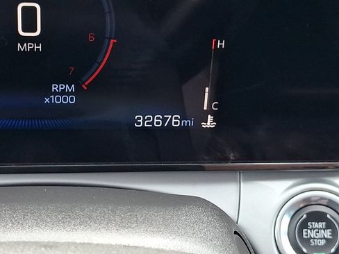 Used 2025 Chevrolet Trax LT FWD image 19
