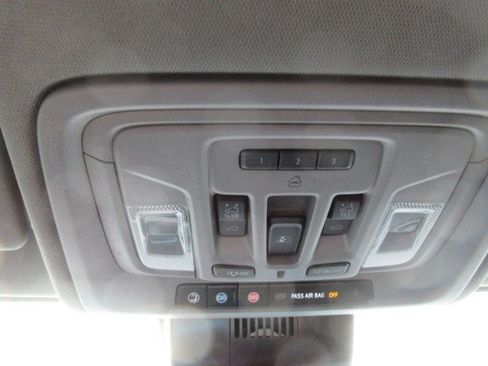 Used 2025 GMC Sierra 1500 SLT w/ SLT Premium Plus Package AWD/4WD image 18